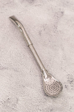 Bombilla de acero cincelada
